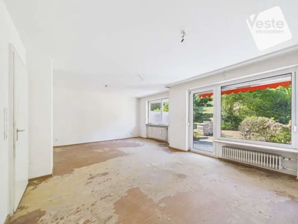 Immobilie in Coburg - Juwel im Schlummerzustand: Reihenmittelhaus mit Garten, Garage & viel Potenzial in Coburg-Mitte - Bild 3
