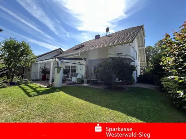 Immobilie in Weyerbusch - Gepflegtes Wohnhaus mit Kamin, Sauna und Doppelgarage in bester Lage von Weyerbusch - Bild 0