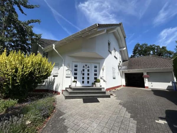 Immobilie in Weyerbusch - Gepflegtes Wohnhaus mit Kamin, Sauna und Doppelgarage in bester Lage von Weyerbusch - Bild 1