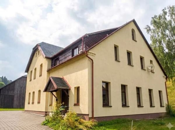 Immobilie in Hermsdorf/Erzgebirge - !!! ACHTUNG - VERKAUF NACH GEBOT !!! - Viel Platz für Familie und Projekte - Bild 1