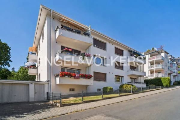 Immobilie in Königstein - Stilvolle 3-Zimmer-Wohnung mit Kamin und Balkon in Königstein - Bild 2