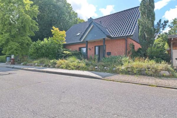 Immobilie in Alveslohe - Großzügiges Einfamilienhaus mit großem Grundstück und Entwicklungspotenzial - Bild 1