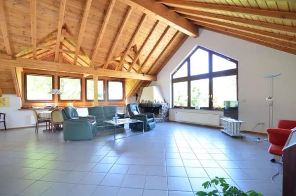 Immobilie in Kronberg - Ruhig gelegene, große 4-Zimmerwohnung mit Burgblick, Kamin und Doppelgarage - Bild 1