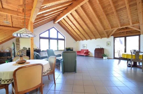 Immobilie in Kronberg - Ruhig gelegene, große 4-Zimmerwohnung mit Burgblick, Kamin und Doppelgarage - Bild 2