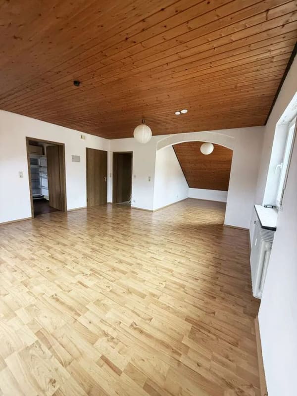 Immobilie in Klingenmünster - Klingenmünster: Dachgeschosswohnung mit Carport-Stellplatz - Bild 0