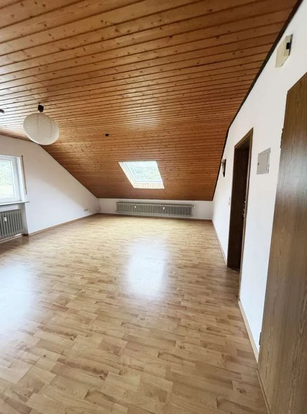 Immobilie in Klingenmünster - Klingenmünster: Dachgeschosswohnung mit Carport-Stellplatz - Bild 2