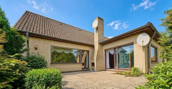 Immobilie in Dörentrup - Großzügiges Einfamilienhaus mit Bauland in ruhiger Lage von Dörentrup - Bild 1