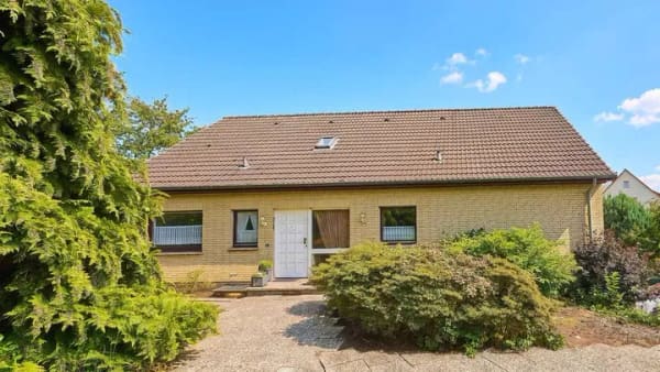 Immobilie in Dörentrup - Großzügiges Einfamilienhaus mit Bauland in ruhiger Lage von Dörentrup - Bild 4
