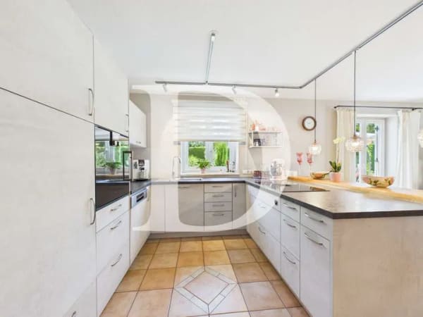 Immobilie in Langerringen - Exkl. Einfamilienhaus mit Pool und Gewerbehalle - Bild 4