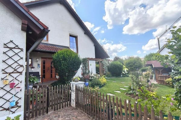 Immobilie in Bruckberg - Modernisierte Doppelhaushälfte mit sonnigem Garten - Bild 1