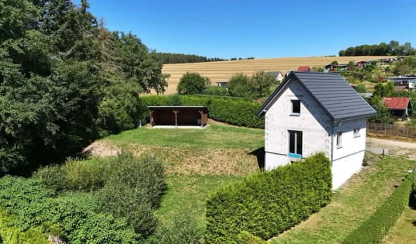 Immobilie in Grünhain-Beierfeld - Gemütliches, kleines Einfamilienhaus mit großem Carport in traumhafter Randlage in Grünhain - Bild 0