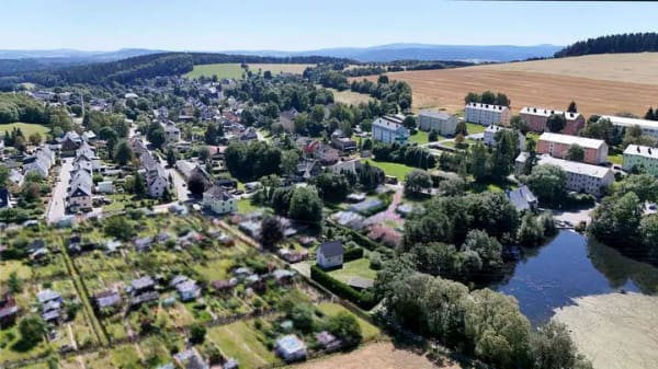 Immobilie in Grünhain-Beierfeld - Gemütliches, kleines Einfamilienhaus mit großem Carport in traumhafter Randlage in Grünhain - Bild 2
