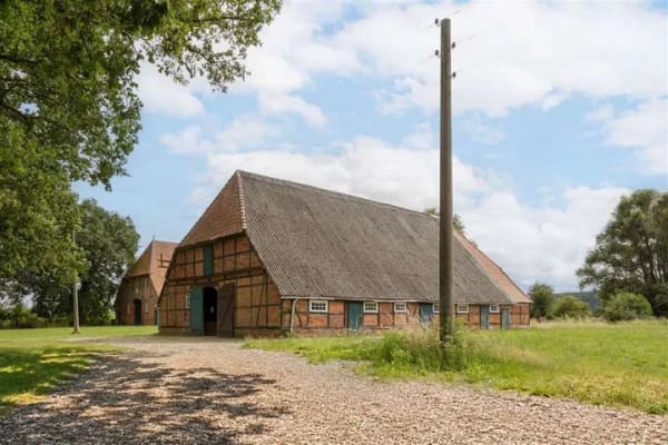 Immobilie in Amt Neuhaus - Historisches Bauernhaus mit Scheune & 2,5 ha Grundstück - Bild 0