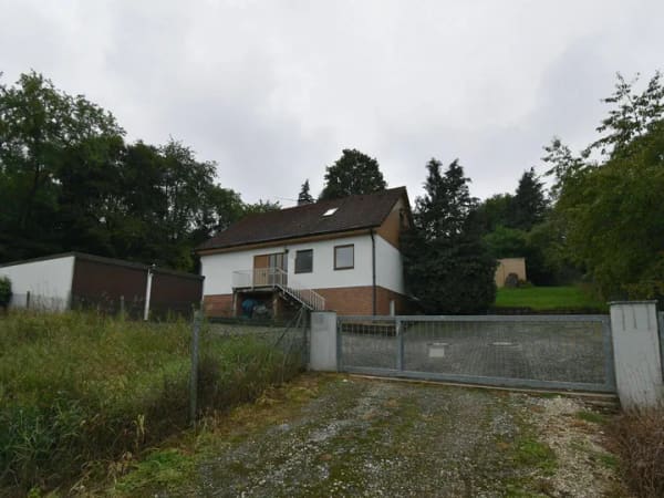 Immobilie in Wilhelmsdorf - Vielseitiges Ein- bis Zweifamilienhaus mit Doppelgarage in Wilhelmsdorf - Bild 0