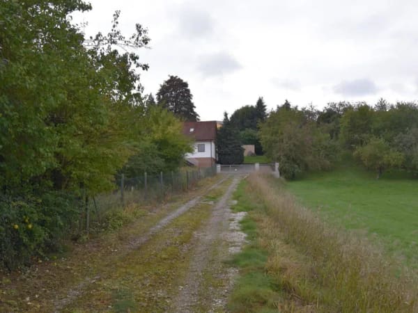 Immobilie in Wilhelmsdorf - Vielseitiges Ein- bis Zweifamilienhaus mit Doppelgarage in Wilhelmsdorf - Bild 2
