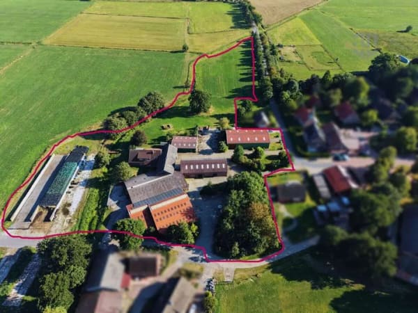 Immobilie in Schiffdorf - Großzügiges Hofanwesen in Ortsrandlage - Wohnhaus, 6 Nebengebäude und ca. 2 ha Grundstück - Bild 2