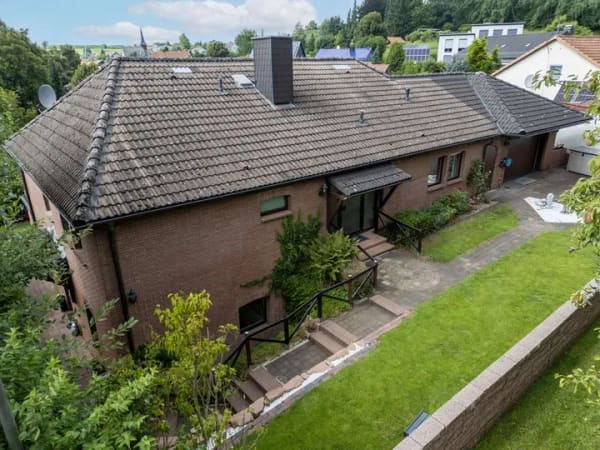 Immobilie in Grasellenbach - Repräsentatives Zweifamilien-/Mehrgenerationenhaus
oder Einfamilienhaus mit vermieteter Einheit. - Bild 2