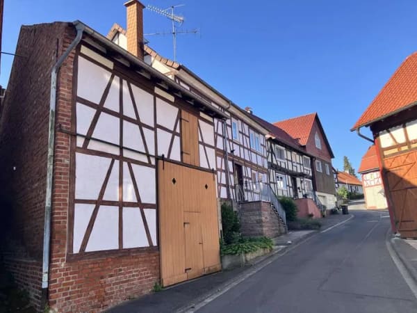 Immobilie in Herbstein - Warum Miete zahlen? Gemütliches Fachwerkhaus mit neuwertiger Heizungsanlage in Herbstein-Stockhausen - Bild 2