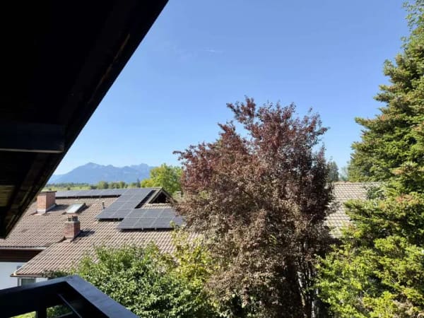 Immobilie in Grabenstätt - Modernisierte Dachgeschosswohnung mit Westbalkon, schönem Ausblick und Stellplatz in Grabenstätt - Bild 0