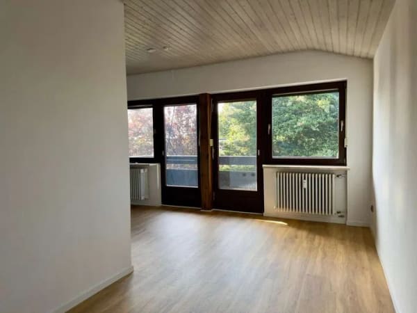 Immobilie in Grabenstätt - Modernisierte Dachgeschosswohnung mit Westbalkon, schönem Ausblick und Stellplatz in Grabenstätt - Bild 3