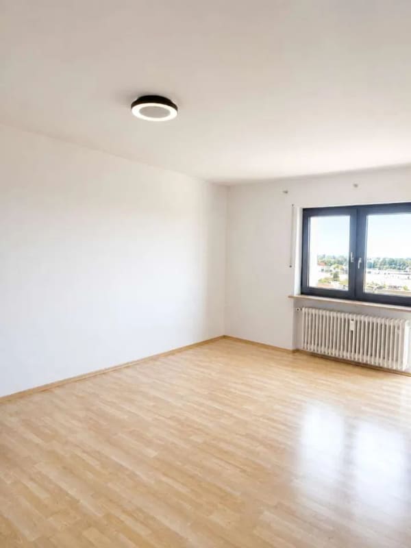 Immobilie in Freising - Über den Dächern von Freising – großzügige 4-Zimmer-Wohnung mit Balkon & Tiefgarage - Bild 2