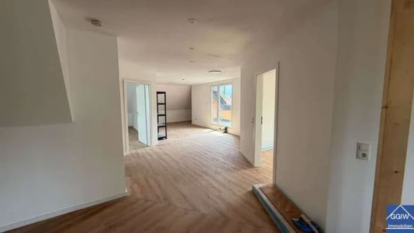 Immobilie in Albersweiler - Renovierte 3 Zimmer Wohnung in Albersweiler mit Balkon zu verkaufen - Bild 0