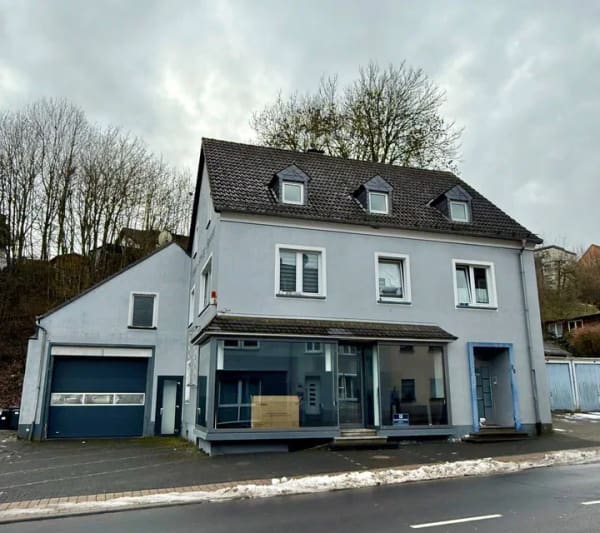 Immobilie in Prüm - ZENTRAL IN PRÜM: Wohn- und Geschäftshaus mit Potenzial, Garage und sechs Stellplätzen - Bild 0