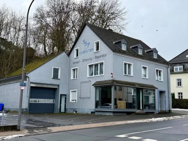 Immobilie in Prüm - ZENTRAL IN PRÜM: Wohn- und Geschäftshaus mit Potenzial, Garage und sechs Stellplätzen - Bild 1