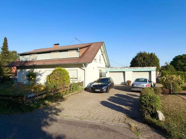 Immobilie in Argenbühl - Großzügiges Zweifamilienhaus mit zwei Garagen in idyllischer Landlage in Argenbühl - Bild 0
