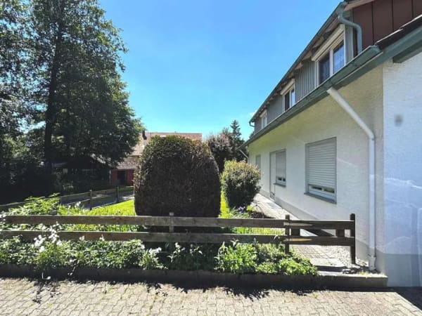 Immobilie in Argenbühl - Großzügiges Zweifamilienhaus mit zwei Garagen in idyllischer Landlage in Argenbühl - Bild 1