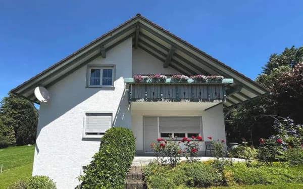 Immobilie in Argenbühl - Großzügiges Zweifamilienhaus mit zwei Garagen in idyllischer Landlage in Argenbühl - Bild 2