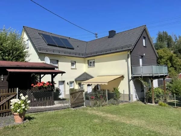 Immobilie in Freudenberg - Solides Zweifamilienhaus in Freudenberg-Oberheuslingen sucht freundliche, neue Eigentümer - Bild 0