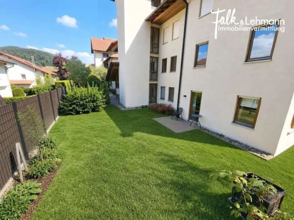 Immobilie in Zell am Harmersbach - +++ Bezugsfrei: sonnige und barrierefreie 3,5 Zi. mit großem Gartenanteil, Terrassen, TG und EBK +++ - Bild 0