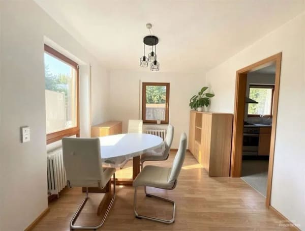 Immobilie in Zell am Harmersbach - +++ Bezugsfrei: sonnige und barrierefreie 3,5 Zi. mit großem Gartenanteil, Terrassen, TG und EBK +++ - Bild 3