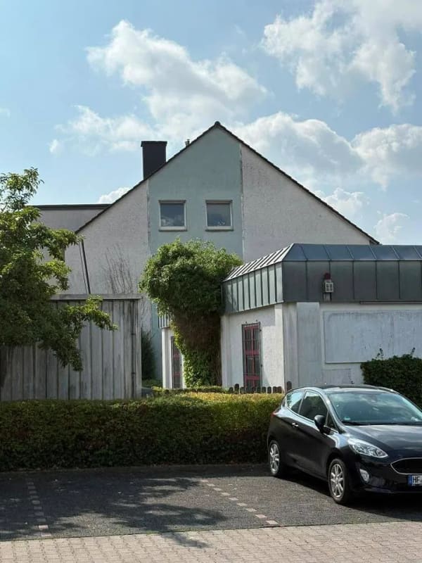 Immobilie in Bünde - Freistehendes Mehrfamilienhaus mit 8 Wohneinheiten und 2 Garagen - Bild 1