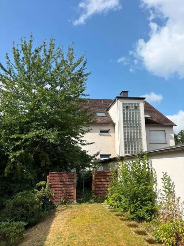 Immobilie in Bünde - Freistehendes Mehrfamilienhaus mit 8 Wohneinheiten und 2 Garagen - Bild 2