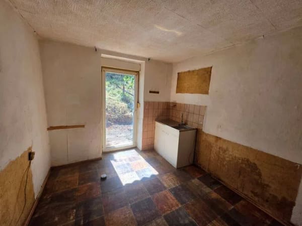 Immobilie in Altenkirchen - Wohnhaus am Feldrand mit 1490 m² Grundstück - ideal zur Renovierung - Bild 4