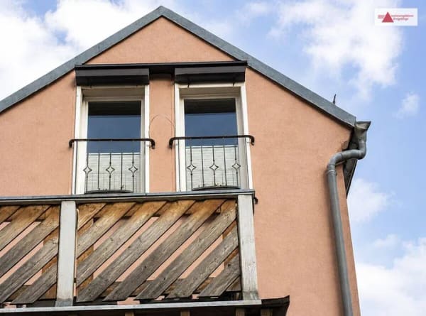 Immobilie in Lichtenstein/Sachsen - Gepflegtes Zweifamilienhaus mit Gewerbeeinheit/Büro, Balkon & Garten in Lichtenstein bei Zwickau - Bild 1