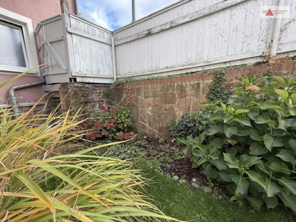 Immobilie in Lichtenstein/Sachsen - Gepflegtes Zweifamilienhaus mit Gewerbeeinheit/Büro, Balkon & Garten in Lichtenstein bei Zwickau - Bild 2