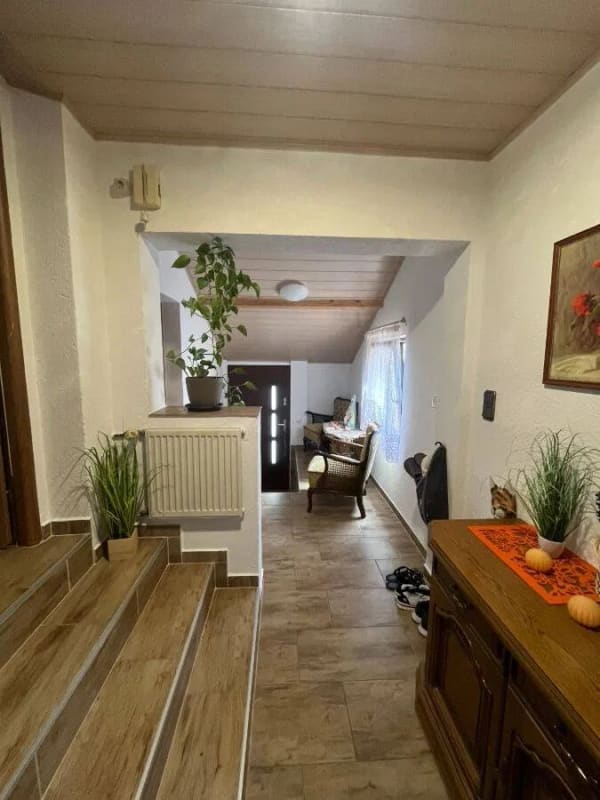 Immobilie in Limeshain - Gepflegtes 2-Familienhaus mit Nebengebäude und Werkstatt - viel Potenzial. - Bild 1