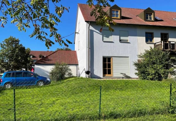 Immobilie in Velburg - Günstiges Familienglück! Reiheneckhaus mit neuer Heizung in Velburg - Bild 0