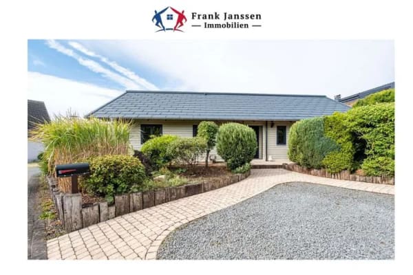 Immobilie in Bettenfeld - Freistehender Bungalow in Bettenfeld I PREFA Aluminium-Dach (2024) I 3 Schlafzimmer I Kaminofen - Bild 0
