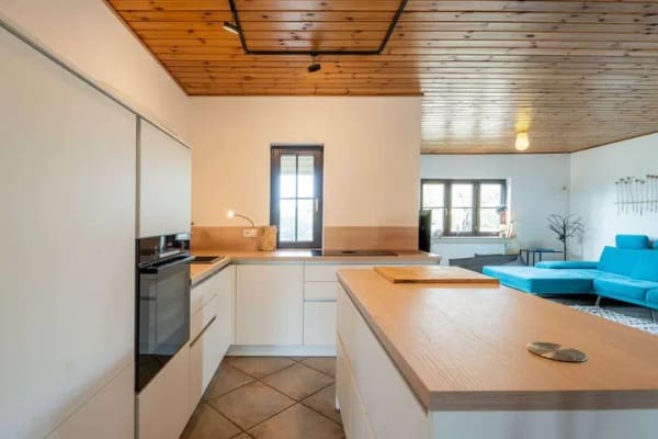 Immobilie in Bettenfeld - Freistehender Bungalow in Bettenfeld I PREFA Aluminium-Dach (2024) I 3 Schlafzimmer I Kaminofen - Bild 3