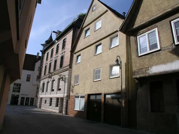 Immobilie in Biberach an der Riß - Gelegenheit: Älteres Wohn- und Geschäftshaus im Altstadtbereich in Biberach - Bild 1