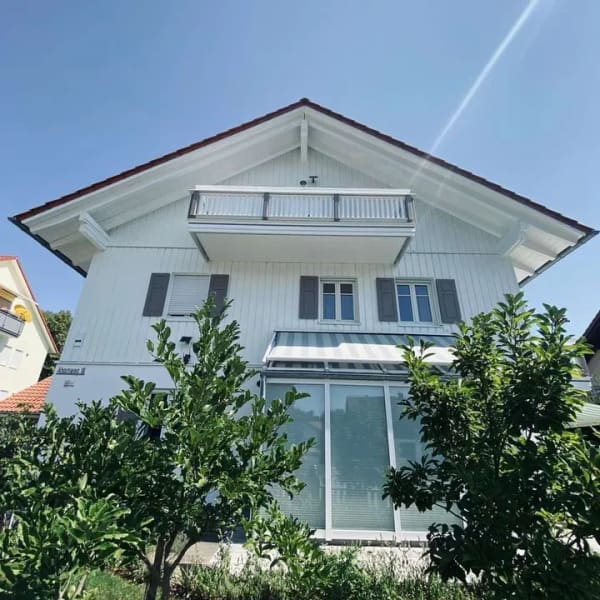 Immobilie in Rott - Familienfreundliches Zuhause in Rott: Haus mit Einliegerwohnung, Wintergarten und schönem Garten - Bild 1