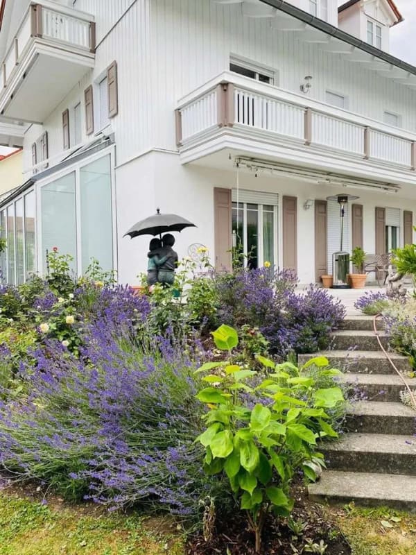 Immobilie in Rott - Familienfreundliches Zuhause in Rott: Haus mit Einliegerwohnung, Wintergarten und schönem Garten - Bild 2