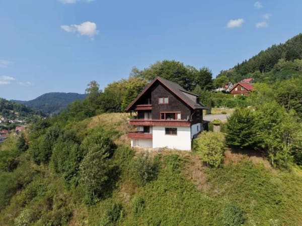 Immobilie in Alpirsbach - Fernsicht, ruhige Lage und viel Platz für die Familie - Bild 1