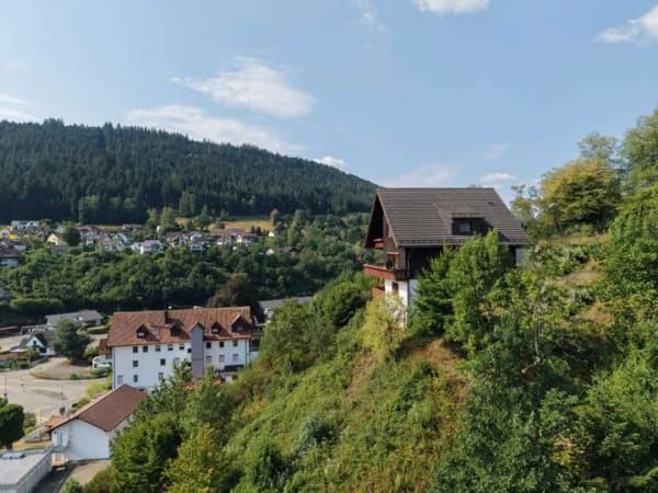 Immobilie in Alpirsbach - Fernsicht, ruhige Lage und viel Platz für die Familie - Bild 2