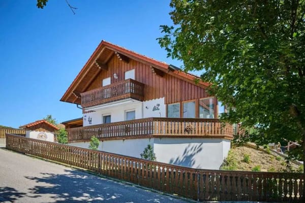 Immobilie in Landau an der Isar - Familientraum mit Einliegerwohnung: 224,44m² Wohnglück, sonniger Garten und PV Anlage in Landau - Bild 0