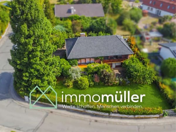 Immobilie in Albisheim (Pfrimm) - Für Familien & Ruhesuchende: Bungalow mit ebenerdigem Wohnkonzept & großem Garten in Albisheim - Bild 0